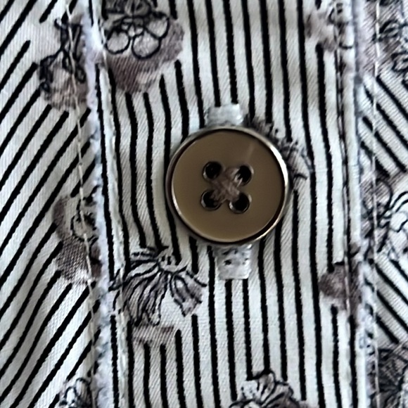 Foxcroft button up top. Size 18 - Picture 11 of 13